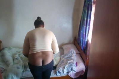 African Milf Showing Buttcrack - upornia.com - India