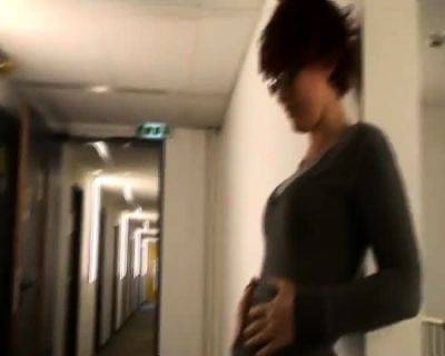 Deutsche MILF fingert sich im Hotel und wird angewichst - drtuber.com - Germany