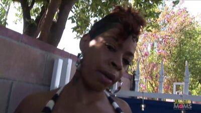 Ebony Milf - Beautiful ebony milf picks up a horny dude at the pool and - sunporno.com