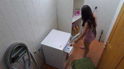 Horny Married Mom Fucks On The Laundry Machine - hclips.com