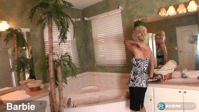 This Milf Takes A Long, Hot Bath And Toys Her Perfectly Shaved Cunt With A Vibrator. - hotmovs.com