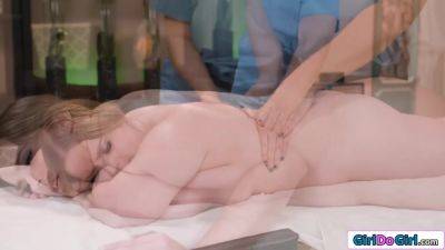 Chubby client gets nuru massage from big tits milf masseuse - hotmovs.com