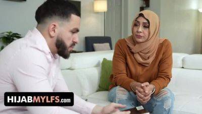 Peter Green - Lilly Hall - Devout MILF Lilly Hall Performs Blowjob on Young Man in Live Online Video – Muslim Mylfs - xxxfiles.com