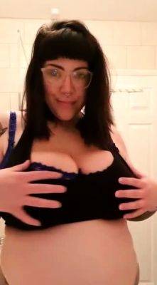 Big boobs milf masturbates with her dildo - drtuber.com